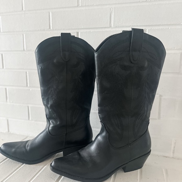 Madden Girl: Black Cowboy Cowgirl Boots - Picture 5 of 8